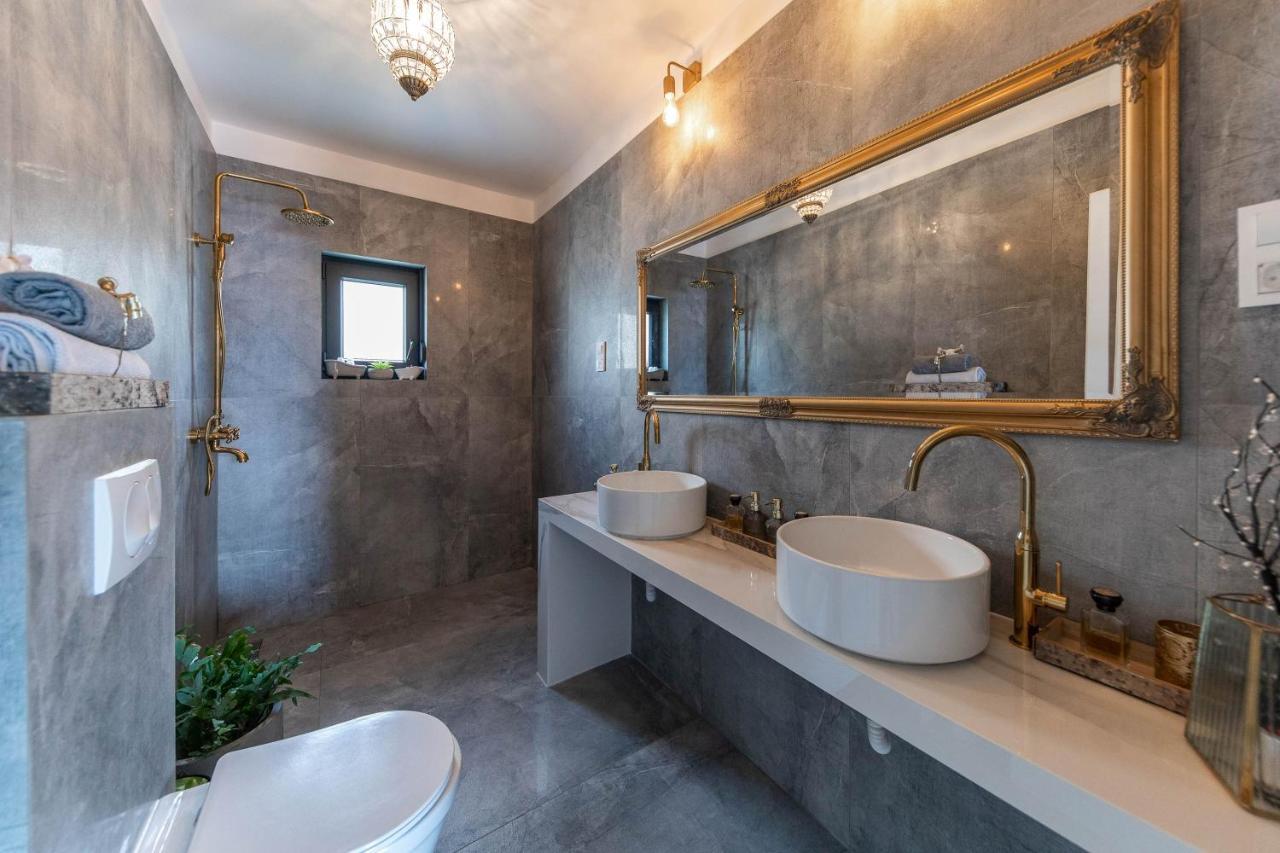 Gloria Luxury Suite Apartment ซริกเวนิซา ภายนอก รูปภาพ